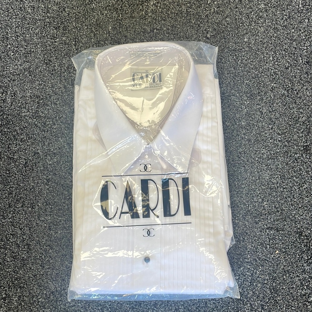 Cardi pleated spread collar tuxedo shirt size 17.5 x 38/39, poly cotton,